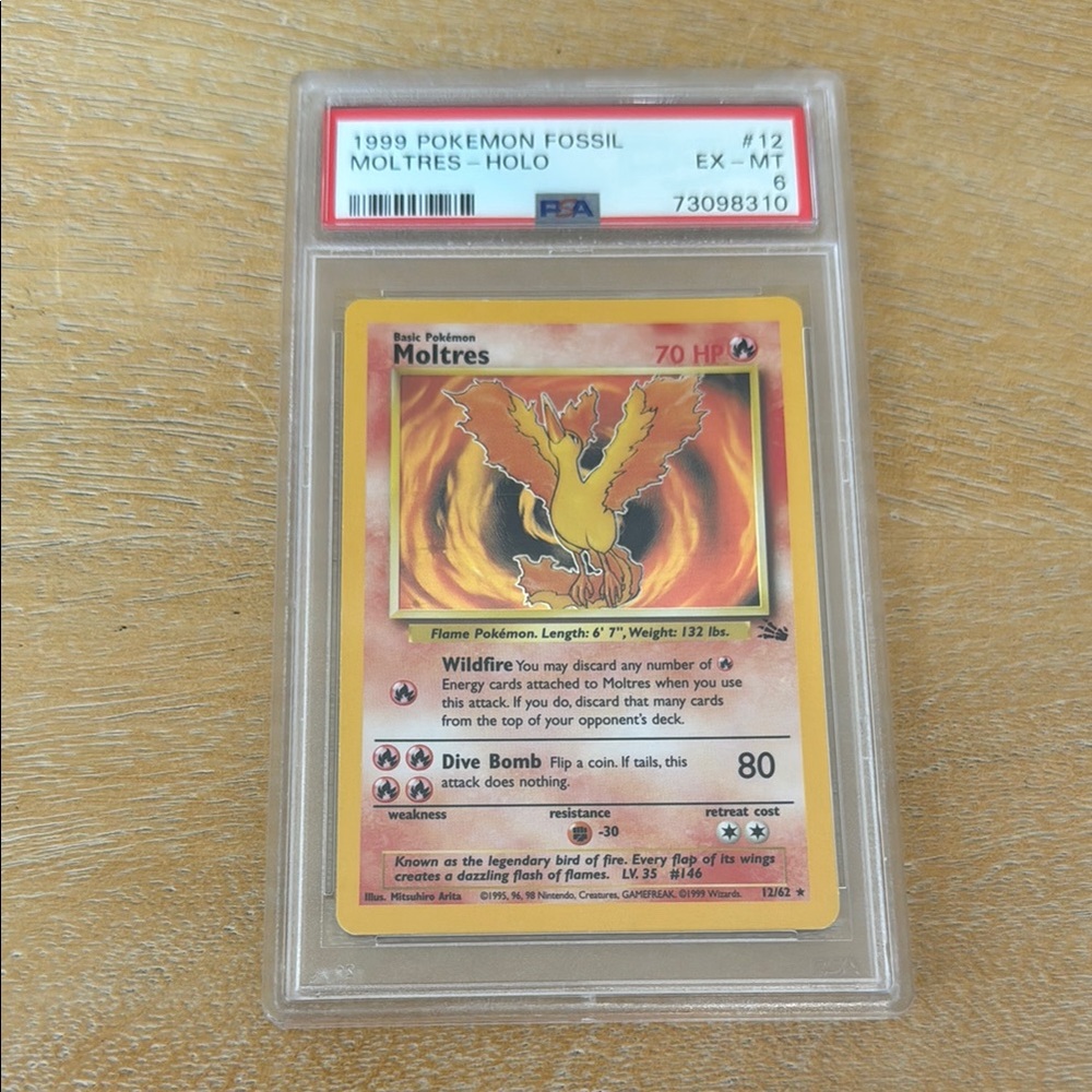 Pokemon Moltres Holo fossil 1999 Graded